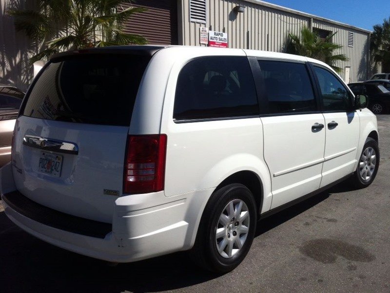 2008 Chrysler Town & Country for sale by owner in ORLANDO