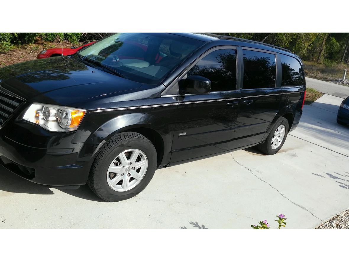 2008 Chrysler Town & Country for sale by owner in Lehigh Acres
