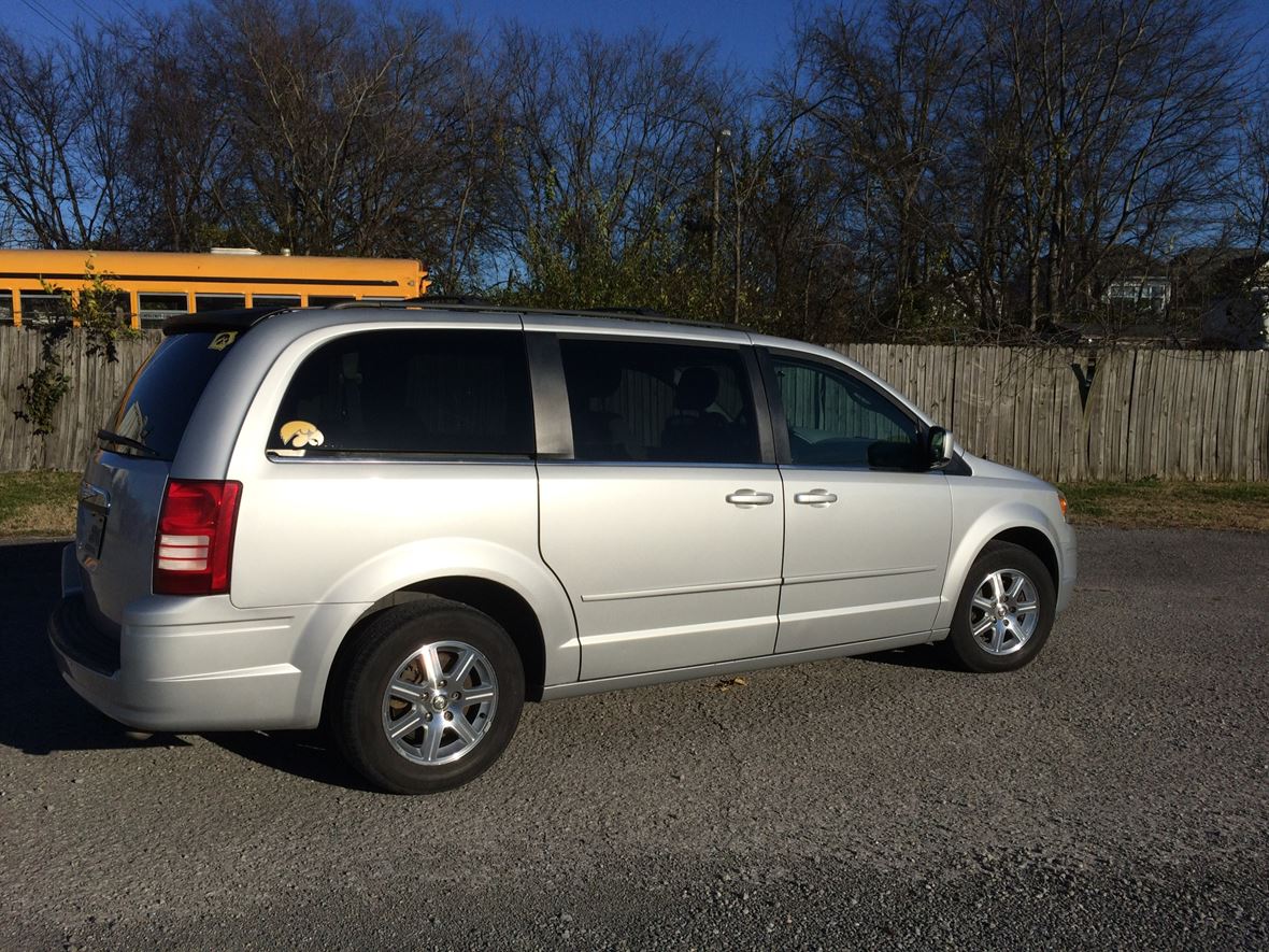 2008 Chrysler Town & Country for sale by owner in Nashville