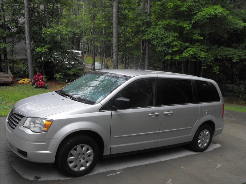 2009 Chrysler Town & Country for sale by owner in FRANKLINTON