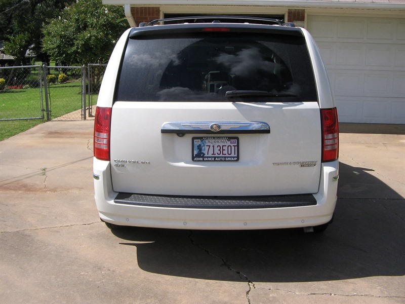 2009 Chrysler Town & Country for sale by owner in OKLAHOMA CITY