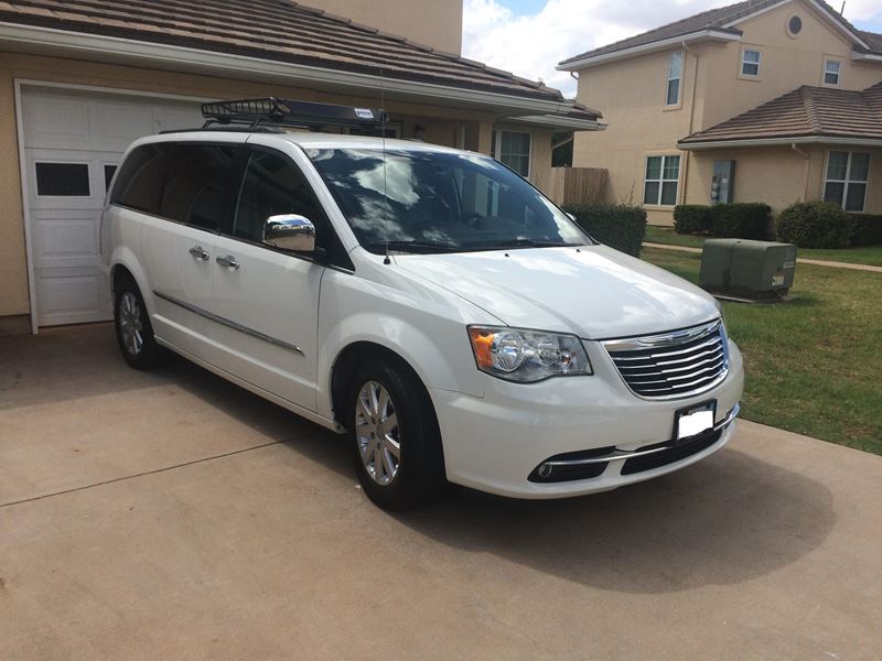 2012 Chrysler Town & Country for sale by owner in Abilene