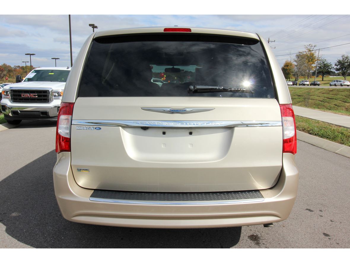 2012 Chrysler Town & Country for sale by owner in Franklin