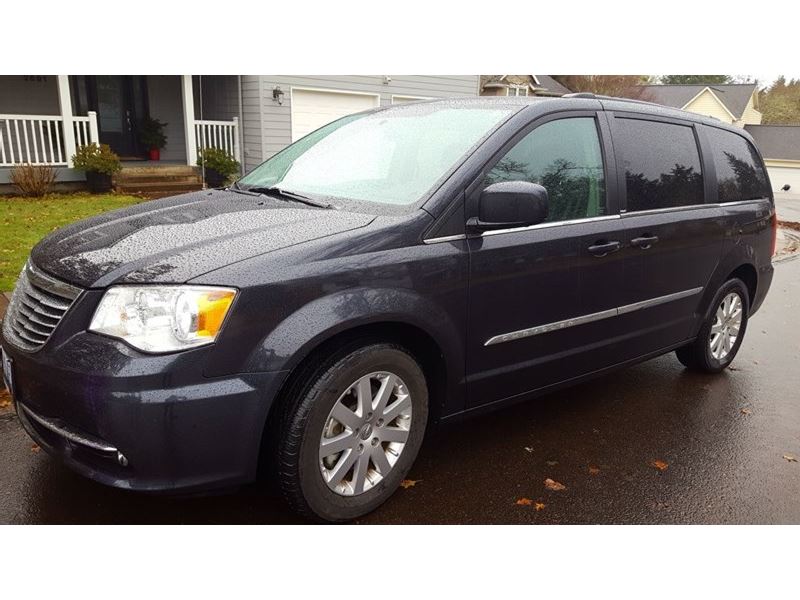 2013 Chrysler Town & Country for sale by owner in Eugene