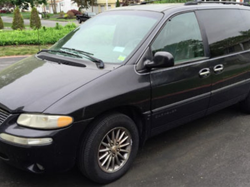 1999 Chrysler Town and Country limited edition for sale by owner in CENTEREACH