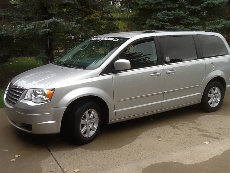 2010 Chrysler Town and country for sale by owner in FREELAND