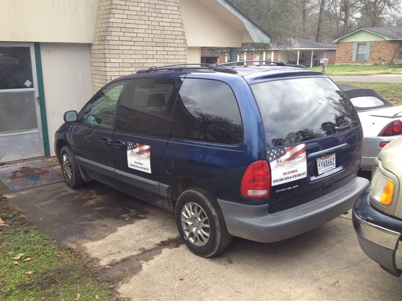 2000 Chrysler Voyager SE for sale by owner in BALL