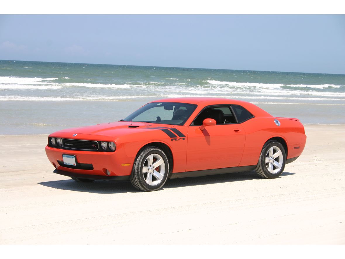 2009 Dodge Challenger R/T for sale by owner in Minneapolis