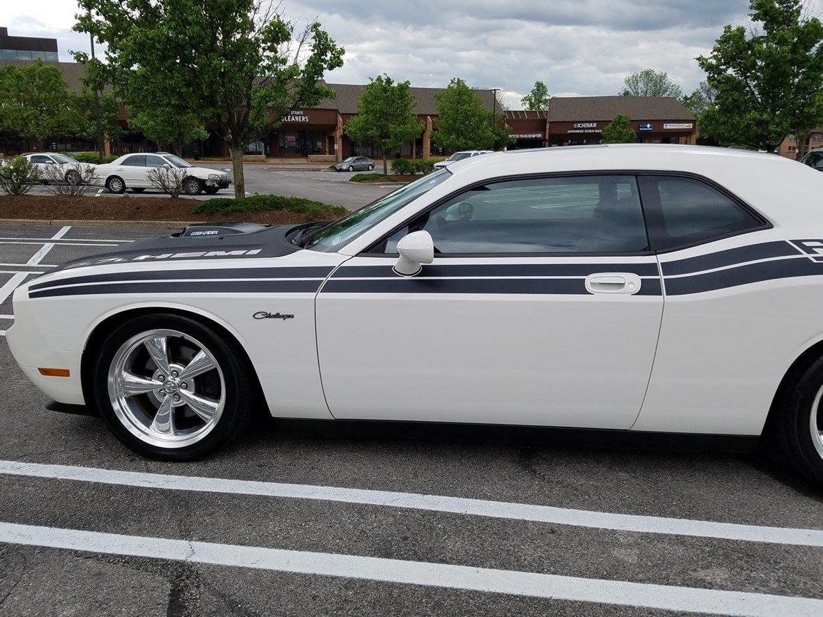 2010 Dodge Challenger RT for sale by owner in Florissant