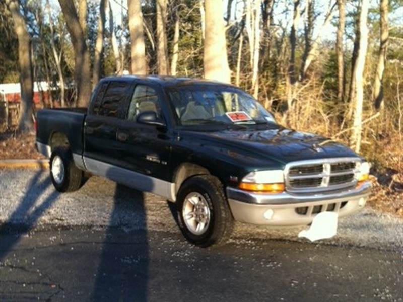 2000 Dodge Dakota for sale by owner in CENTER MORICHES