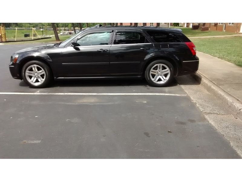 2005 Dodge Magnum for sale by owner in Charlotte