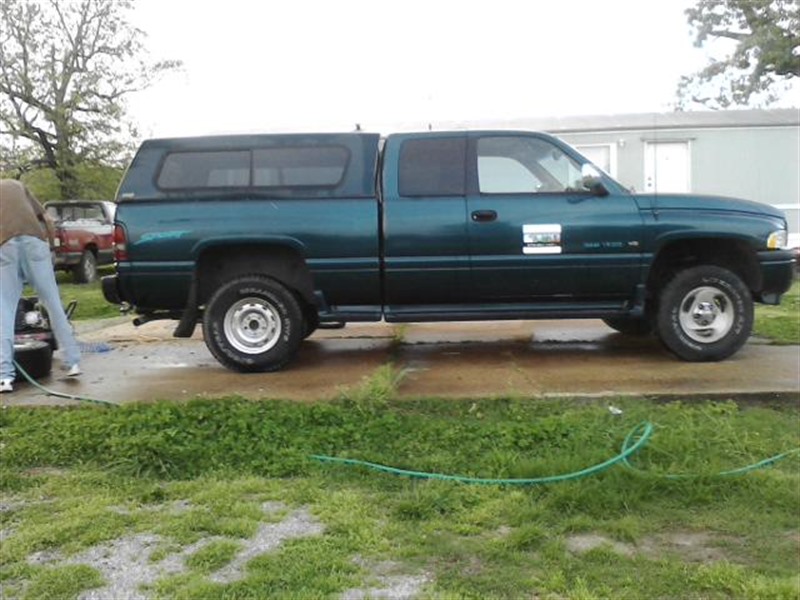 1997 Dodge Ram 1500 for sale by owner in DONIPHAN