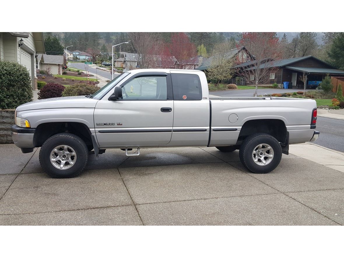 1998 Dodge Ram 1500 for sale by owner in Grants Pass