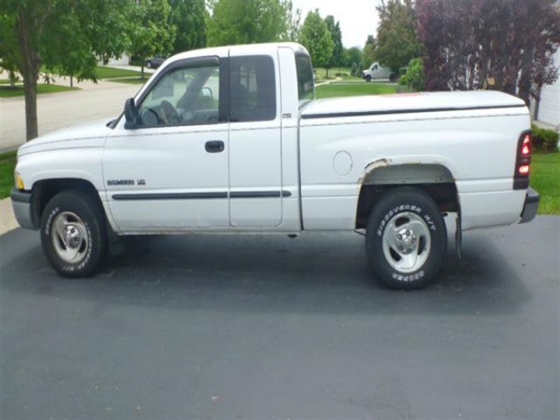 2000 Dodge Ram 1500 for sale by owner in CHICAGO