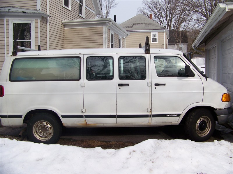 2000 Dodge RAM Van for sale by owner in NORTH ATTLEBORO