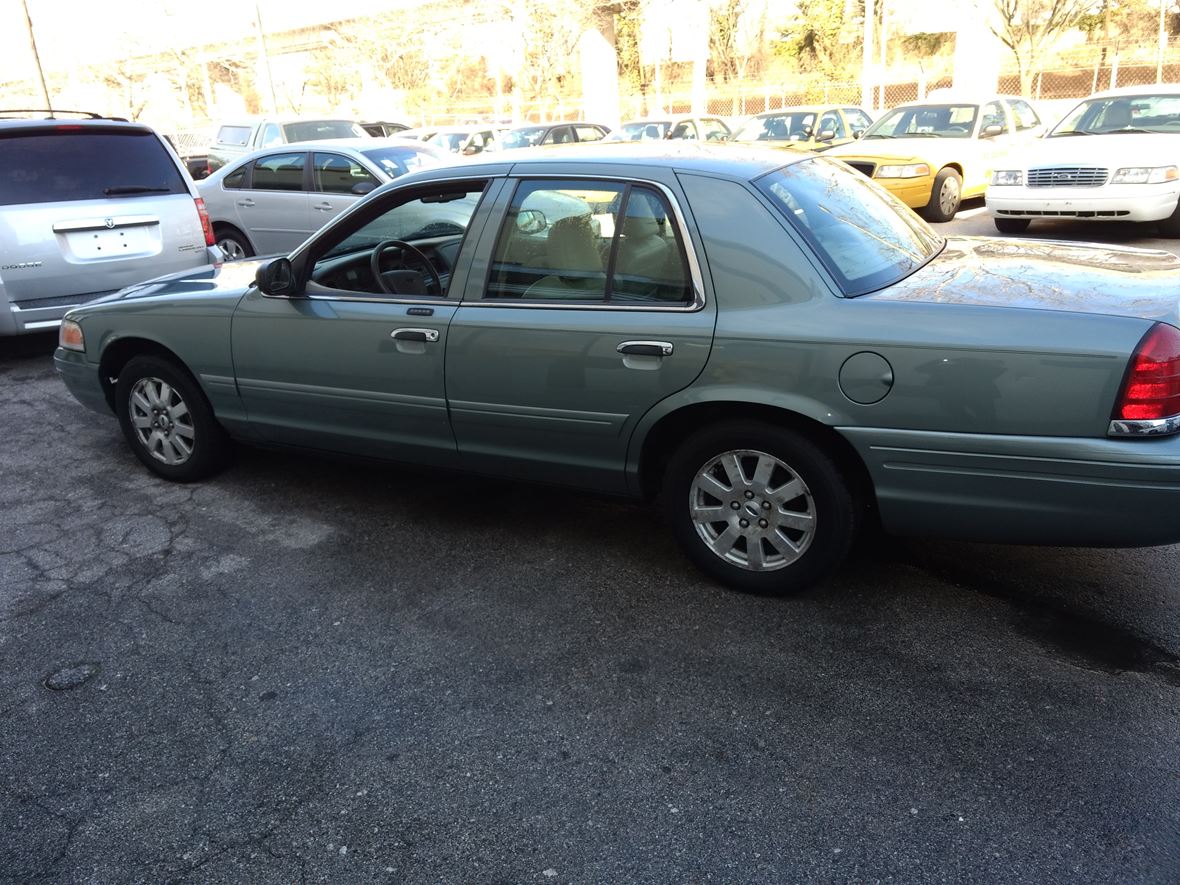 2006 Ford Crown Vic for sale by owner in Baltimore