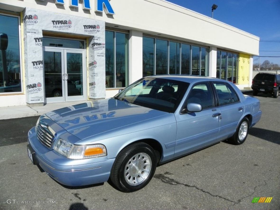 1999 Ford Crown Victoria for sale by owner in Marysville