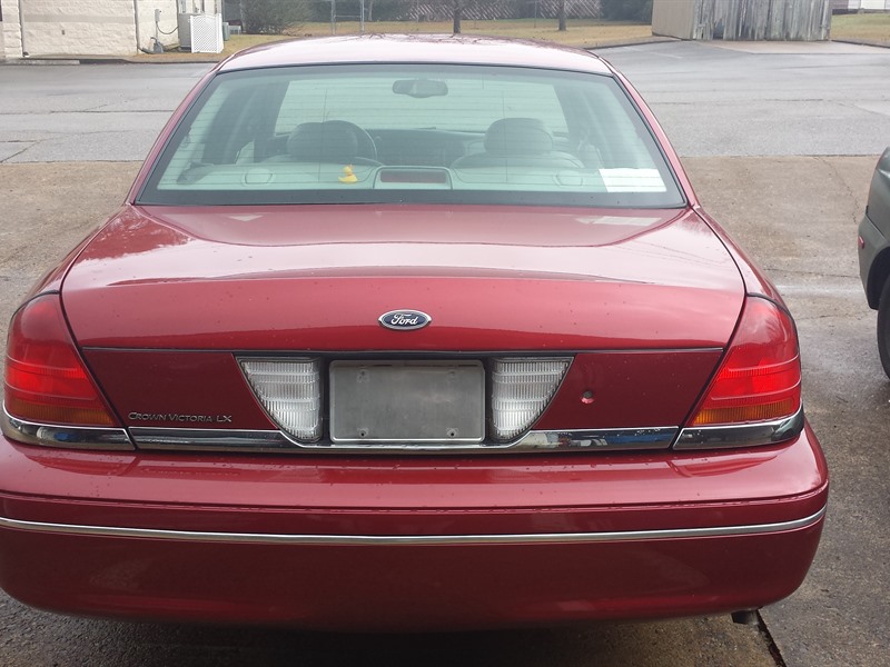 2001 Ford Crown Victoria for sale by owner in CHATTANOOGA