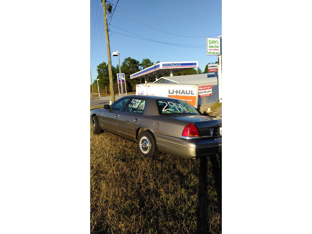 2001 Ford Crown Victoria for sale by owner in Fayetteville
