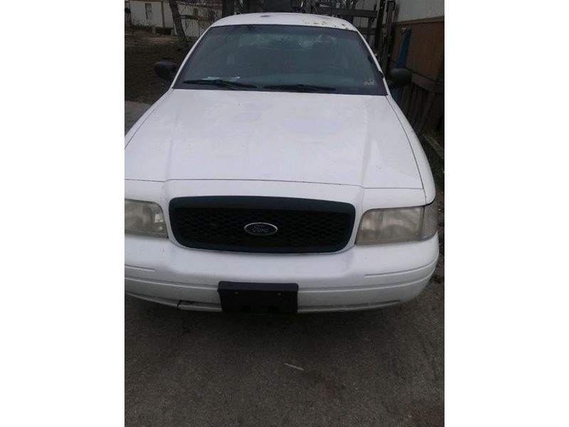 2003 Ford Crown Victoria for sale by owner in PONTIAC