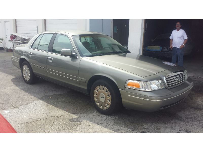 2003 Ford Crown Victoria for sale by owner in Dania