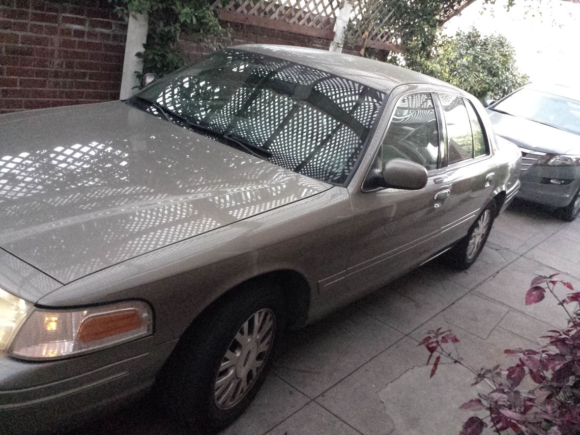 2003 Ford Crown Victoria for sale by owner in North Hollywood