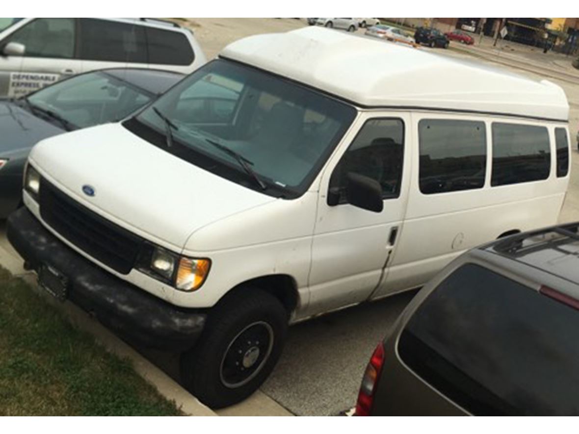 1996 Ford E-150 for sale by owner in Milwaukee