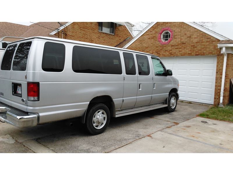 1999 Ford E-350 for sale by owner in Cleveland