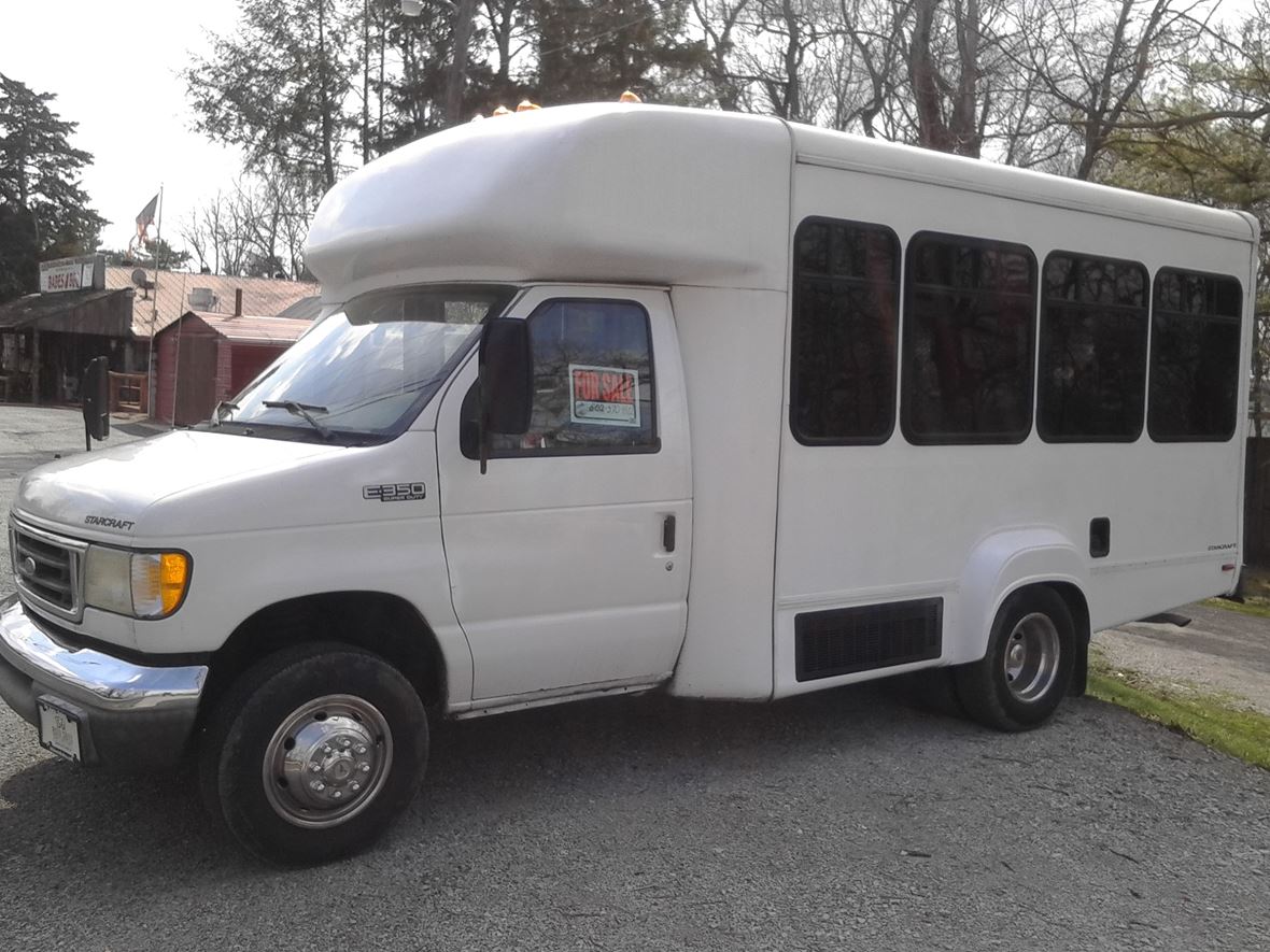 2003 Ford E-350 for sale by owner in Louisville