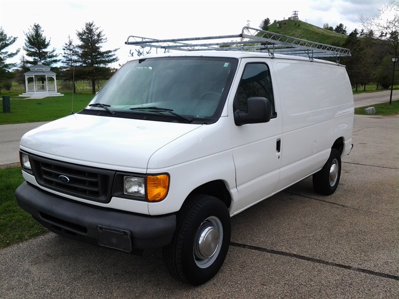 2006 Ford E-350 for sale by owner in OCONOMOWOC