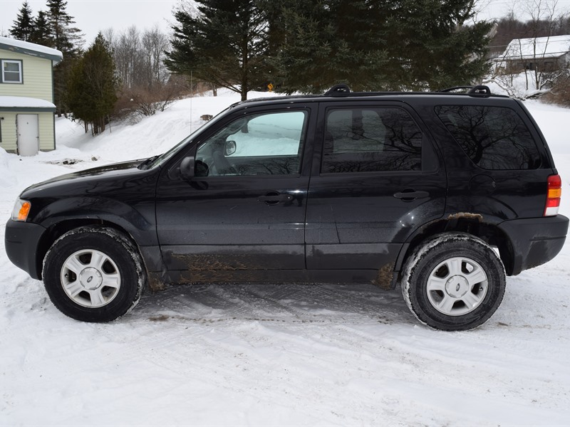 2003 Ford Escape for sale by owner in HARTWICK