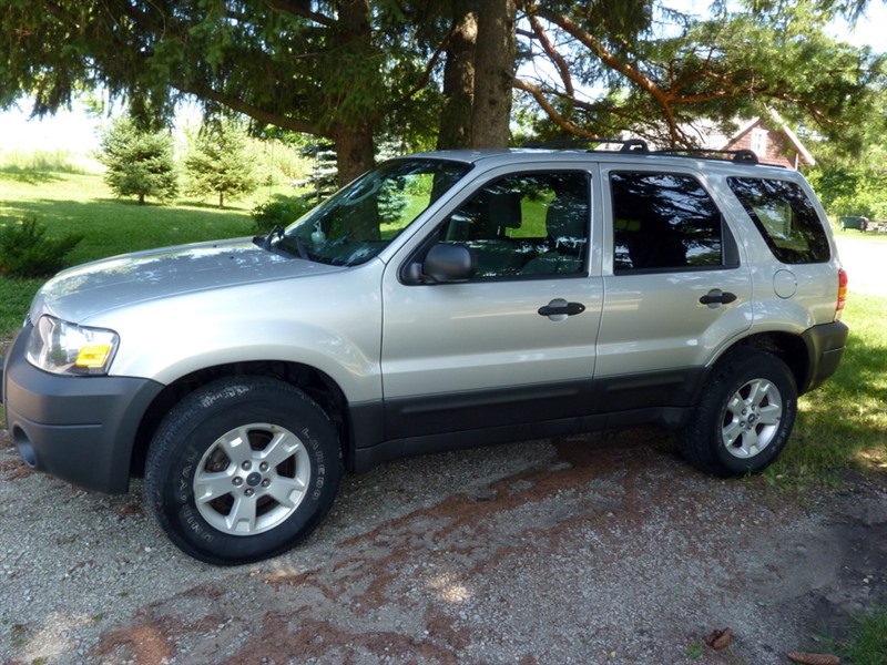 2005 Ford Escape for sale by owner in OCONOMOWOC