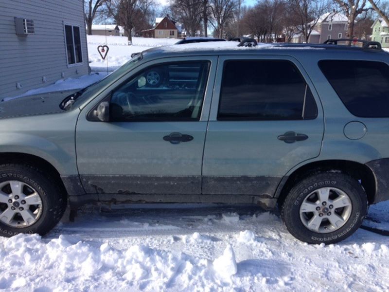 2006 Ford Escape for sale by owner in NICOLLET
