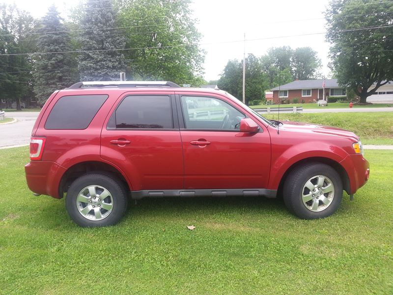 2010 Ford Escape for sale by owner in BELLEFONTAINE