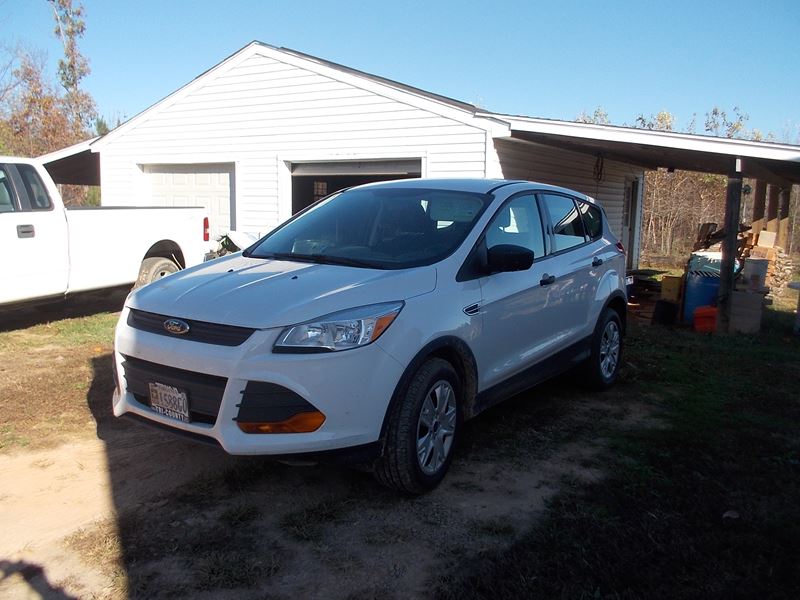 2013 Ford Escape for sale by owner in VICTORIA