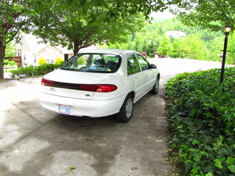 2002 Ford Escort SE for sale by owner in HAYESVILLE