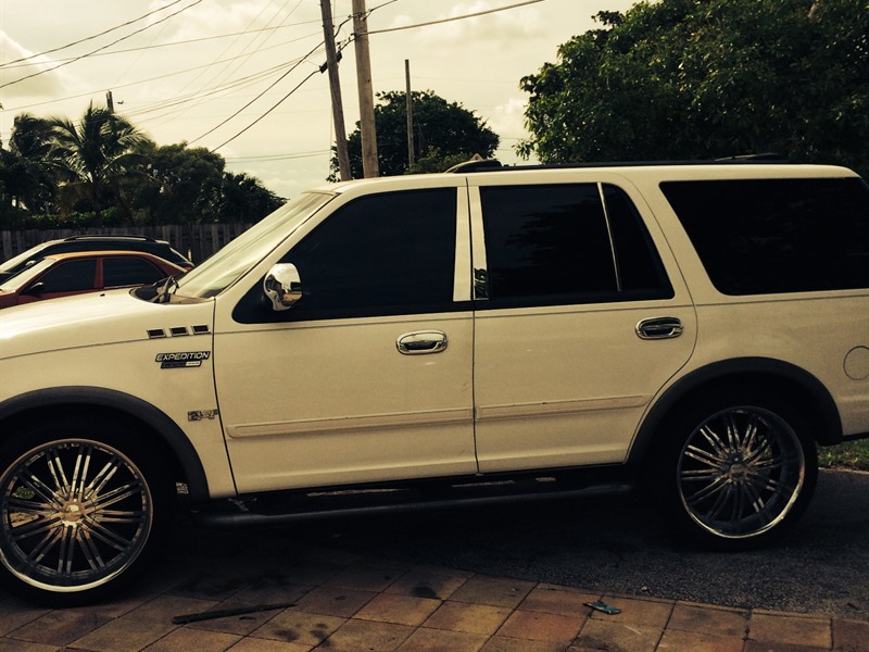 2000 Ford Expedition for sale by owner in POMPANO BEACH