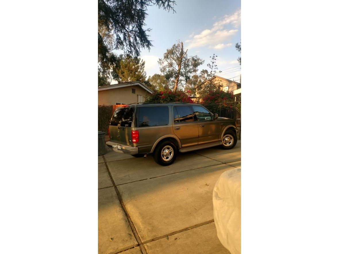 2000 Ford Expedition Eddie Bauer for sale by owner in La Verne