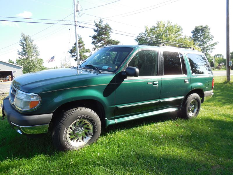 2000 Ford Explorer for sale by owner in Massena
