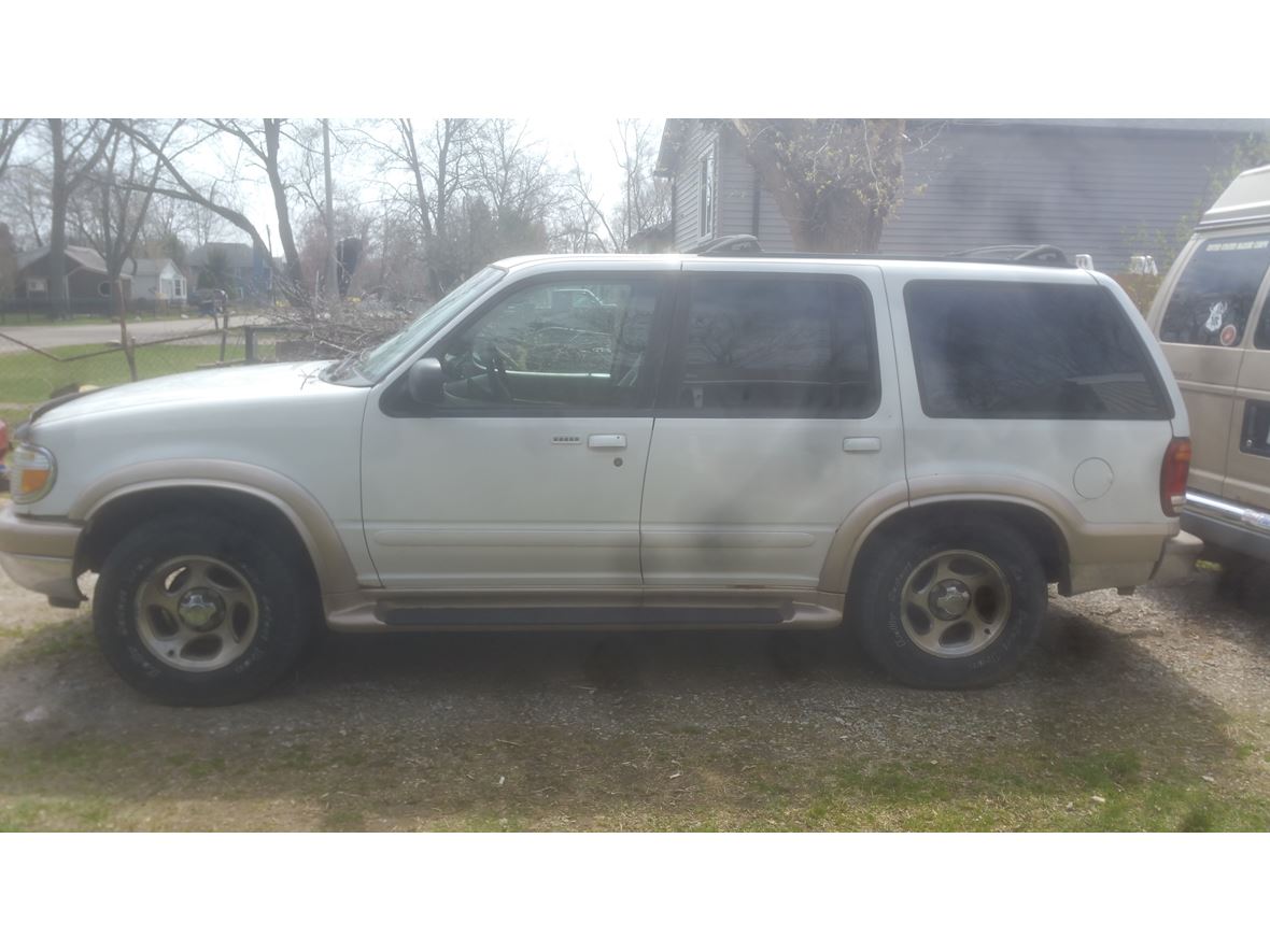 2000 Ford Explorer for sale by owner in White Lake