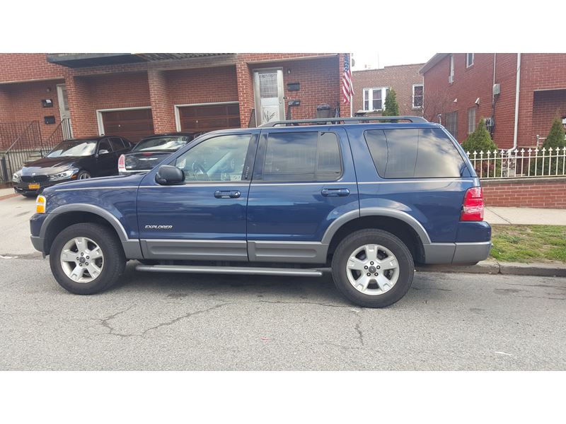 2004 Ford Explorer for sale by owner in College Point