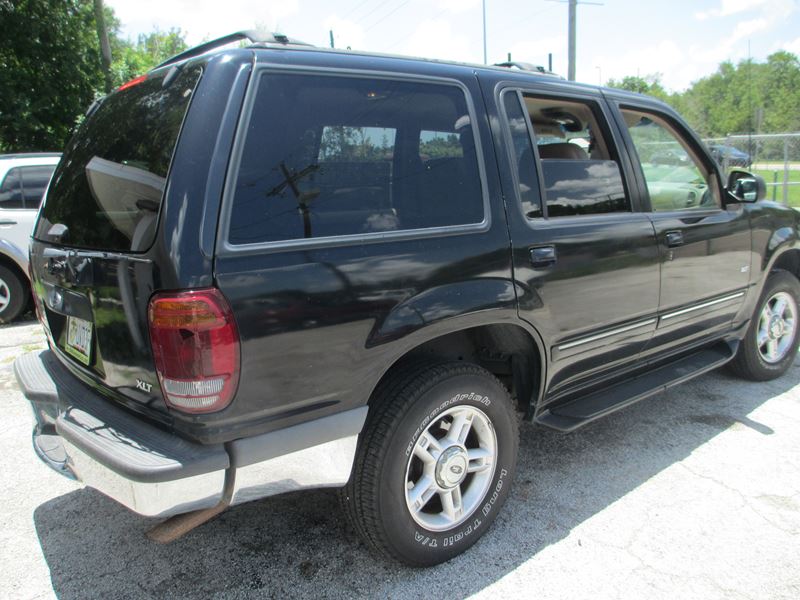 1998 Ford Explorer XLT SUV for sale by owner in Tampa