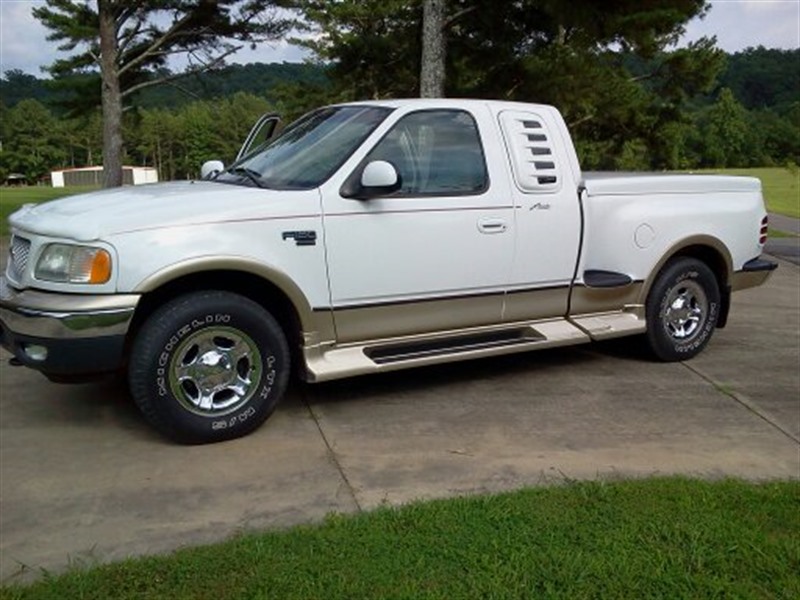1999 Ford F-150 Lariet 4x4 Stepside for sale by owner in CEDAR BLUFF