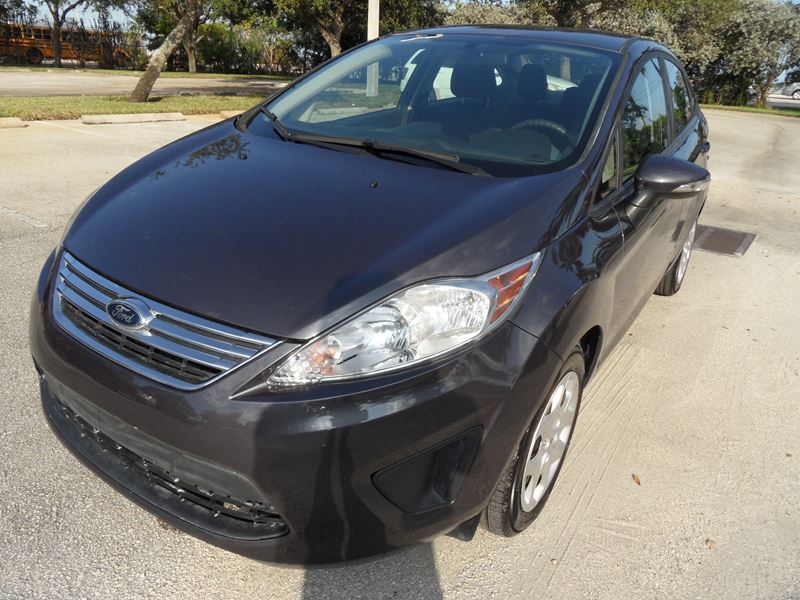 2013 Ford Fiesta for sale by owner in HOLLYWOOD