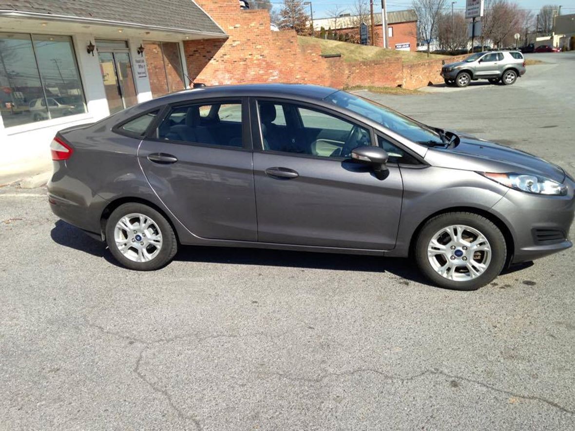 2014 Ford Fiesta-SE for sale by owner in Winchester