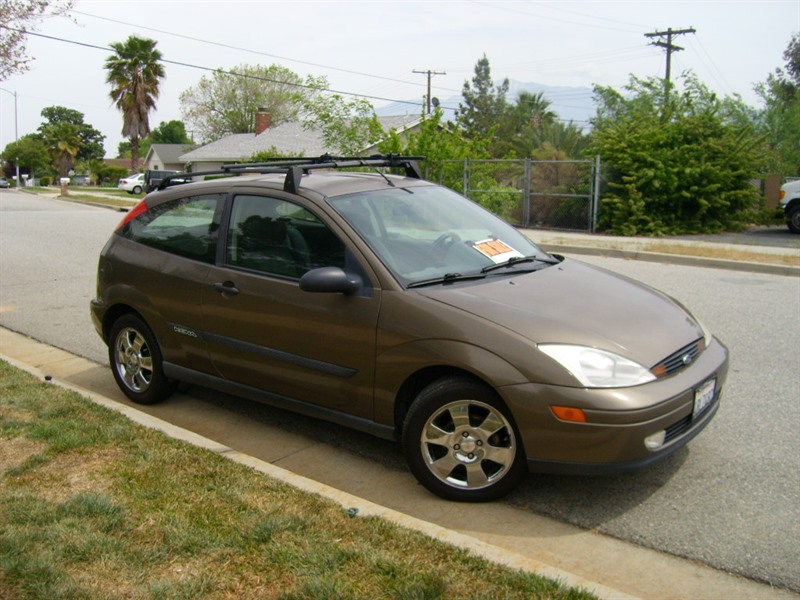 2000 Ford Focus Coupe for sale by owner in BANNING