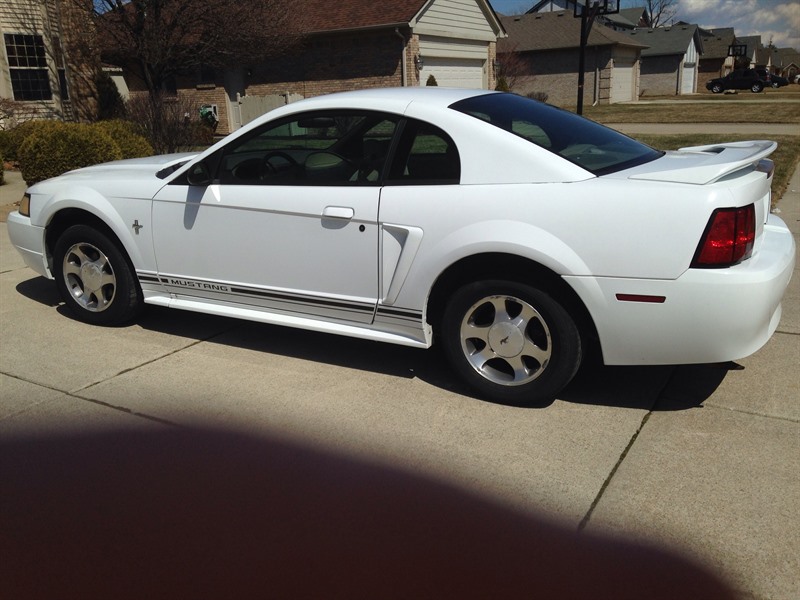 2000 Ford Mustang for sale by owner in MACOMB
