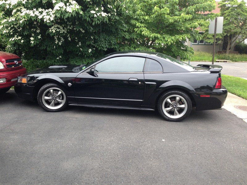2004 Ford Mustang for sale by owner in NEW HYDE PARK