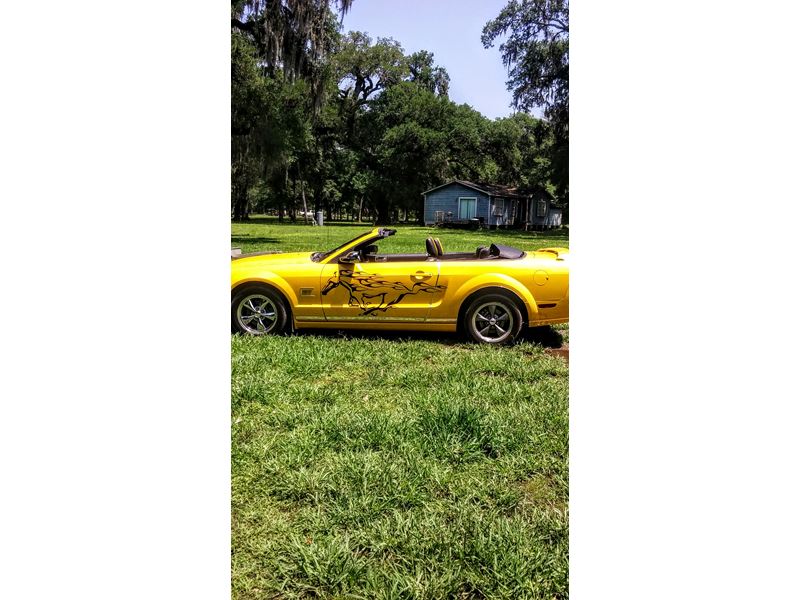 2005 Ford Mustang for sale by owner in Angleton