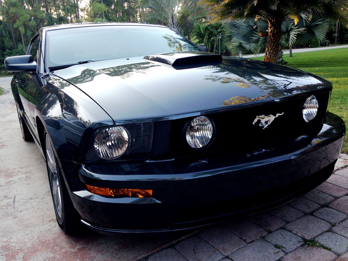 2007 Ford Mustang for sale by owner in Pompano Beach
